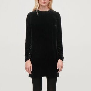 🏷️ COS black velvet dress size 6, new with tags